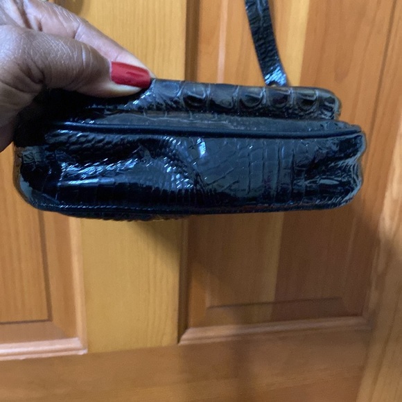 Vintage Brahmin Croc Embossed Leather Crossbody - Picture 8 of 9